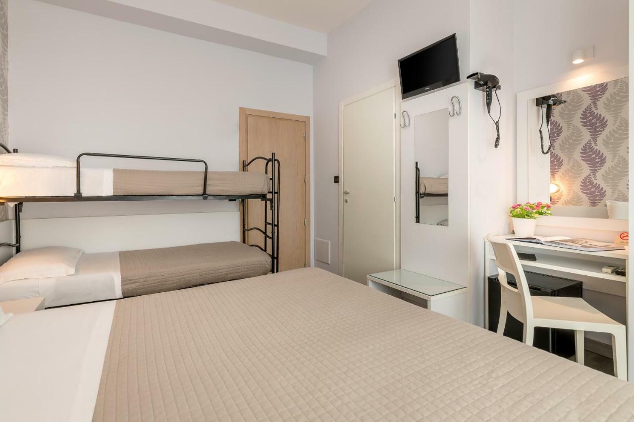 Hotel Ervill Rimini Zewnętrze zdjęcie